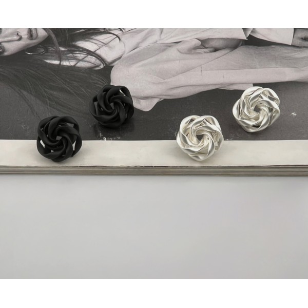 Solana Earrings white